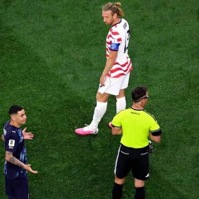 Novo protocolo levou árbitro a mudar cartão amarelo em EUA x Paraguai na Copa