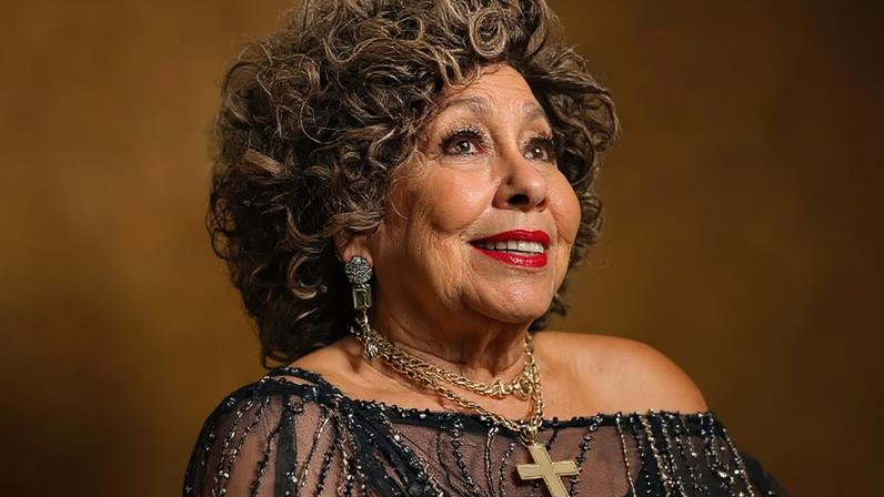 Alcione rebate críticas sobre apresentação do hino com Belo no Maracanã