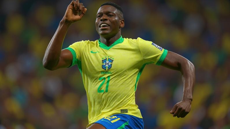 Luiz Henrique, canhoto, joga pela direita. Driblador. Força física. Mesmas características de Raphinha