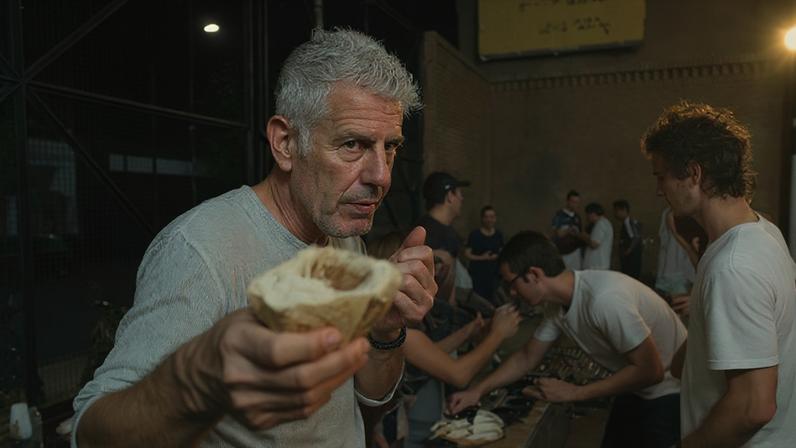 O ex-chef Anthony Bourdain, em cena do documentário 'Roadrunner: A Film About Anthony Bourdain'. Foto: Focus Features