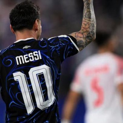 Messi sai do banco, marca na vitória sobre a Jordânia e quebra recordes em Copas