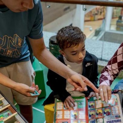Prefeitura e Panini distribuem álbum e figurinhas da Copa em bibliotecas de SP