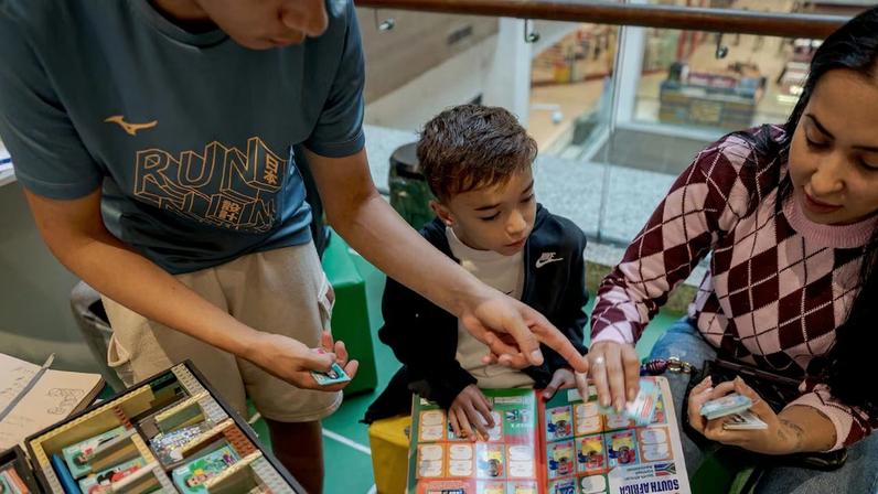 Prefeitura e Panini vão distribuir álbum e figurinhas da Copa em bibliotecas de SP