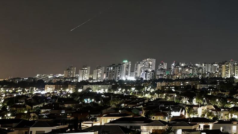Israel bombardeia alvos militares no Irã e ignora apelo de Trump