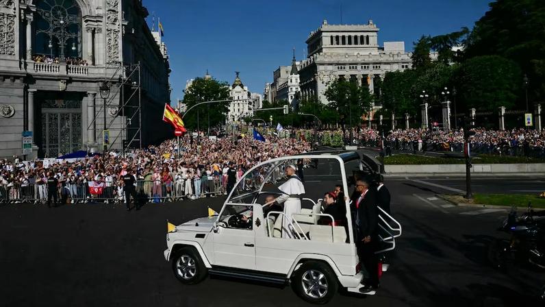 Mais de 1,2 milhão participam de missa do papa Leão XIV em Madri