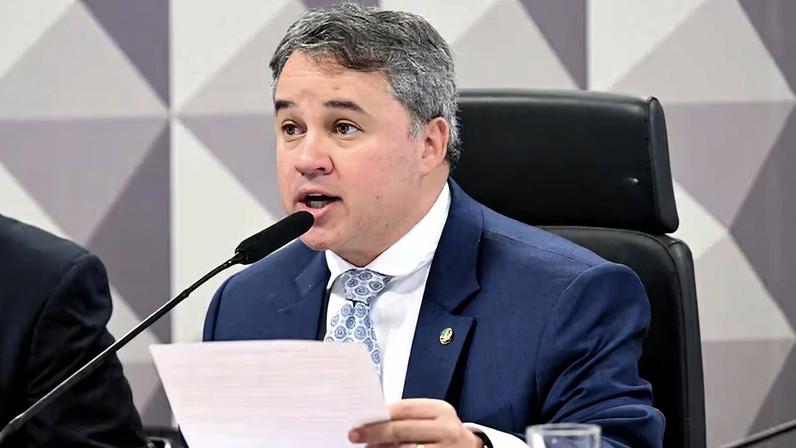O senador Efraim Filho encabeça a chapa do PL na Paraíba