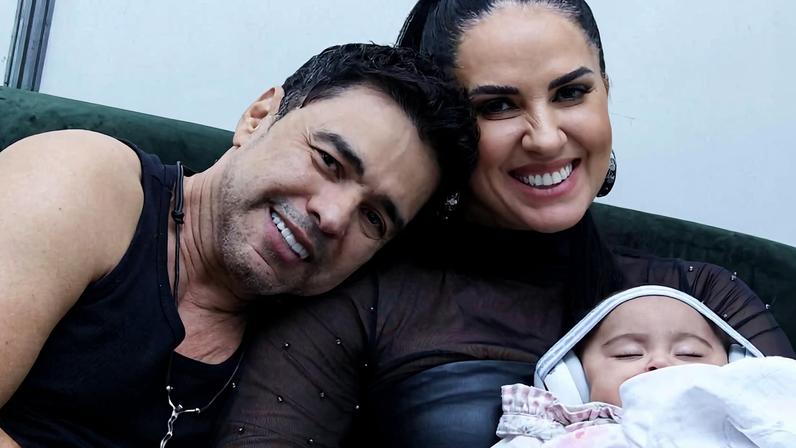 Foto colorida de Graciele Lacerda, Zezé Di Camargo e Clara - Metrópoles