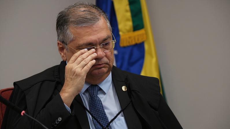 Dino brinca e diz que rezou Pai Nosso para resolver falha de microfone no STF