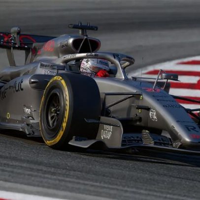 Brita lançada por rival leva Hülkenberg a abandonar em Barcelona