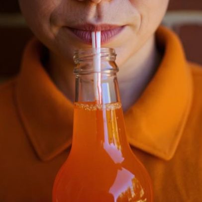 Crianças que bebem refrigerante e suco têm maior risco de hipertensão