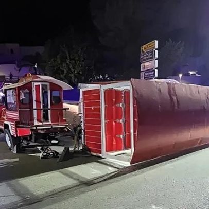 Trem turístico tomba e fere 17 durante festival de tapas em Cártama