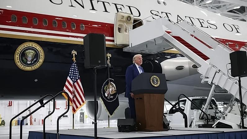 Trump apresenta jato de luxo qatari para a frota do Air Force One