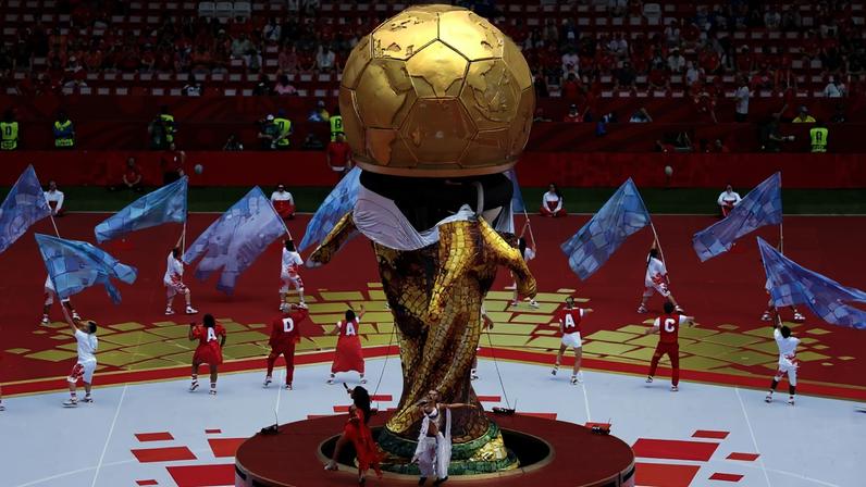 Taça "desmonta" durante abertura da Copa no Canadá e web não perdoa