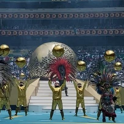 Narrador erra ao chamar Labubu de mascote da Copa na abertura