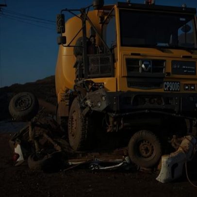 Caminhão-pipa sobe sobre caminhonete e mata trabalhador em Minas Gerais
