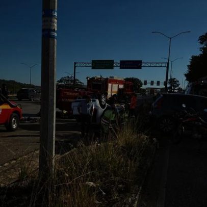 Carro desgovernado atinge veículo e quatro ficam feridos na MG-010