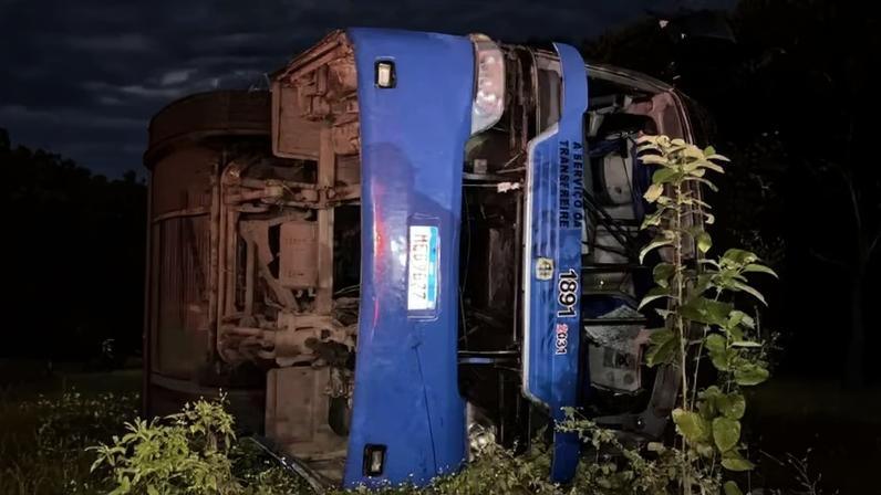 Acidente com ônibus de time de basquete deixa mortos e feridos no Ceará — Foto: Reprodução