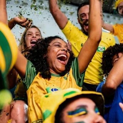 Copa do Mundo domina escritórios com telões e figurinhas da equipe