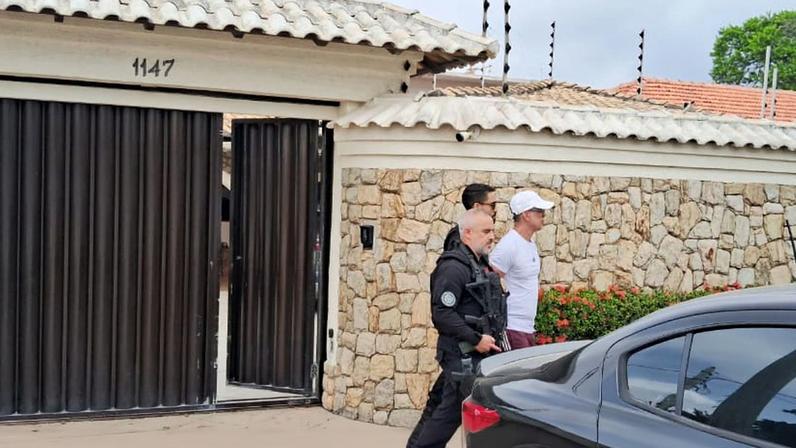 26/02/2026 - Bicheiro Adilsinho é preso em Cabo Frio, no Rio de Janeiro. Foto: Polícia Civil RJ/Divulgação