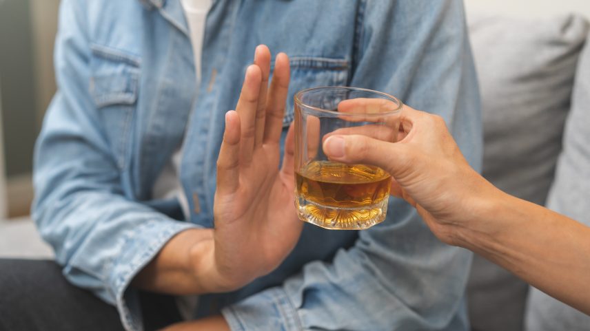 64% dos brasileiros declaram que não beberam álcool em 2025 — Foto: Adobe Stock