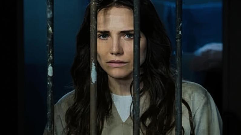 Adriana é presa em "Quem Ama Cuida"