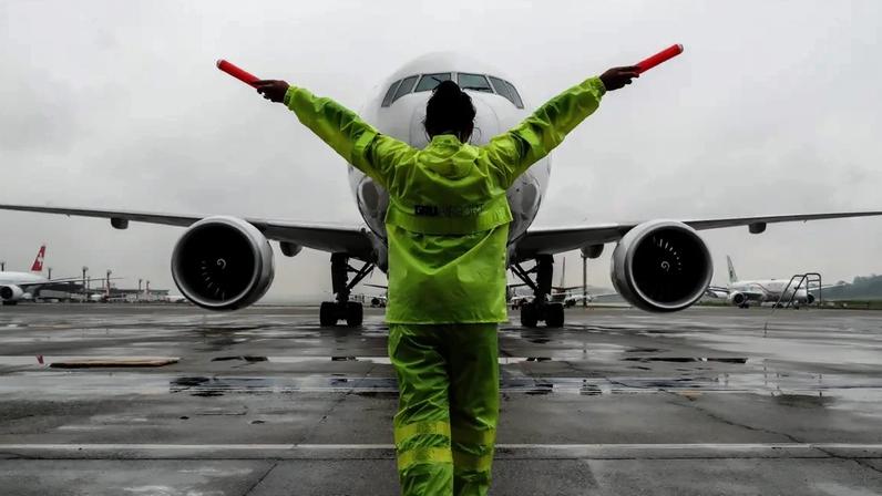 Autorização foi concedida à espanhola Wamos Air e à nigeriana Peace Air para operar voos de passageiros e cargas. (Foto: Sebastião Moreira/EFE)