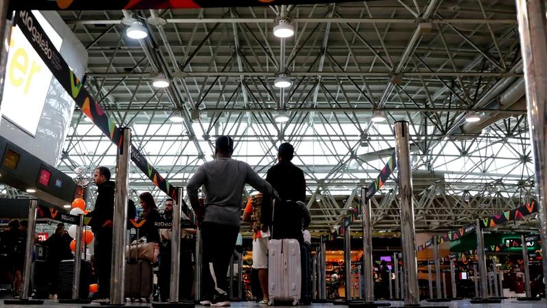 Movimento de passageiros no Aeroporto Internacional Tom Jobim, no Galeão, após migração de voos operados no Aeroporto Santos Dumont
