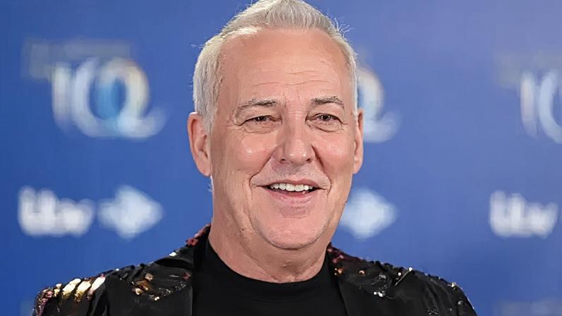 Vídeos de Michael Barrymore no TikTok levantam preocupações sobre filmagens com óculos