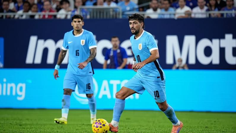 Giorgian de Arrascaeta em ação pelo Uruguai contra os Estados Unidos — Foto: Rich Storry / AFP
