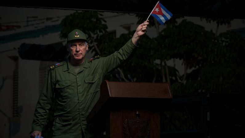 Miguel Díaz-Canel, presidente de Cuba, diz estar pronto para defender o país dos Estados Unidos durante o 65º aniversário da vitória da invasão na Baía dos Porcos — Foto: ADALBERTO ROQUE / AFP