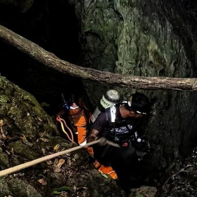 Buscas por dois homens presos em caverna no Laos são suspensas