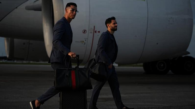 Cristiano Ronaldo chega aos EUA para a Copa — Foto: AFP