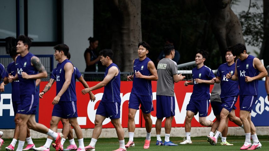 Jogadores da Coreia do Sul estão treinando em Guadalajara, no México — Foto: Ulises Ruiz / AFP