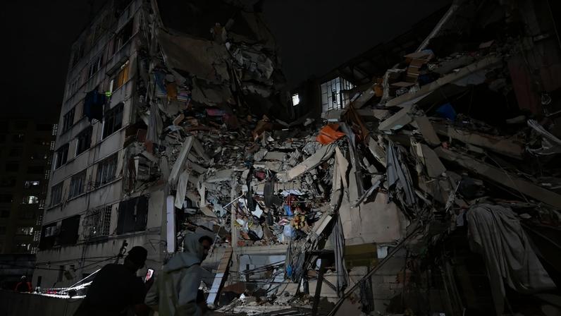 Venezuela foi atingida por dois terremotos, quase simultâneos, de 7,5 e 7,2 de magnitude, que deixaram mais de 100 mortos, centenas de feridos e um rastro de destruição no país.