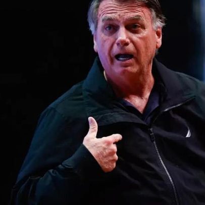Bolsonaro diz à polícia que pistola apreendida era para não ficar desarmado
