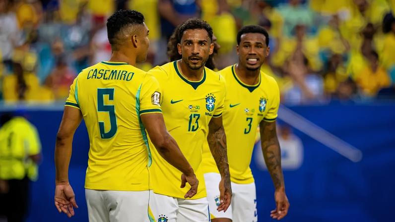 Danilo elogiou a atuação da Seleção Brasileira