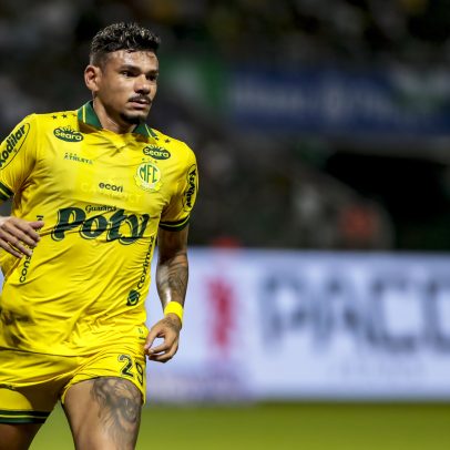 Fortaleza sondou atacante Tiquinho Soares, hoje vinculado ao Santos.