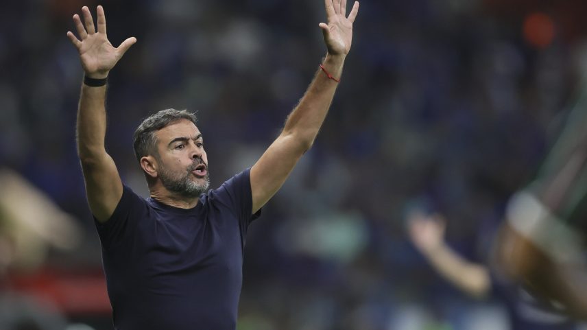 Artur Jorge no Cruzeiro — Foto: Gilson Lobo/AGIF