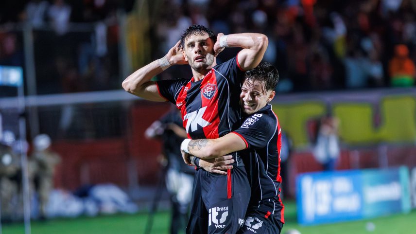Tarzia comemora gol para o Vitória — Foto: Márcio José/AGIF