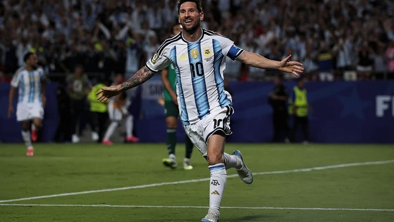 Lionel Messi, camisa 10 da Argentina, comemora o segundo gol de sua equipe durante a Copa do Mundo da FIFA de 2026