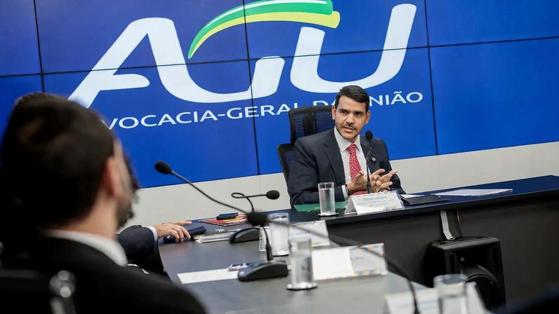 Ação por transfobia movida por secretária trans do governo Lula leva AGU a pedir reabertura do caso no MPF. (Foto: Emanuelle Sena/ Ascom_AGU)