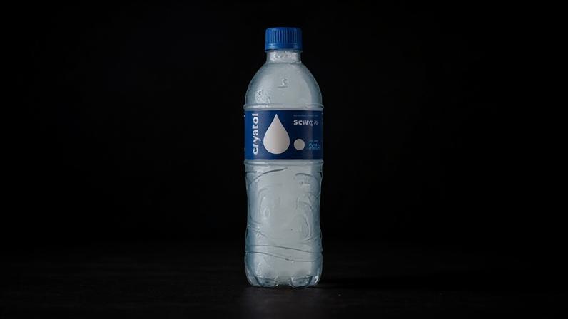 Água Mineral sem gás da Crystal recolhida pela Anvisa