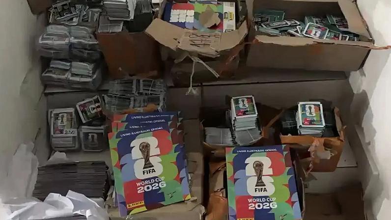 Álbuns e figurinhas apreendidos pela Polícia Civil de São Paulo (Governo de SP/Divulgação)