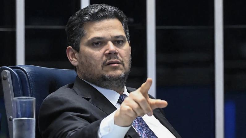 Alcolumbre nega recebimento de US$ 30 milhões de Vorcaro e promete ação legal