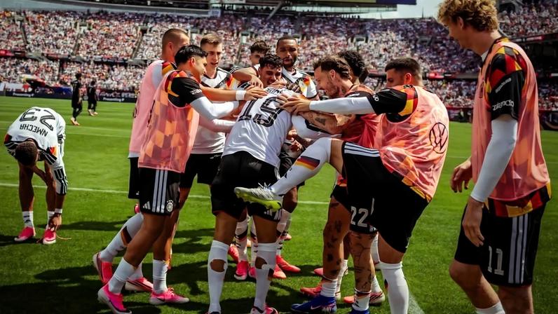 Jogadores da Alemanha comemoram gol (Foto: Reprodução Instagram DFB)