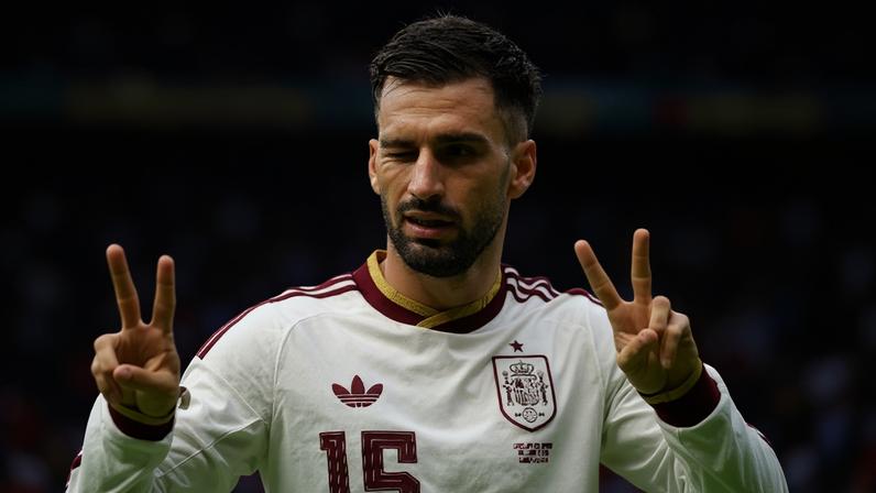 Álex Baena, da Espanha, comemora gol contra o Urugai na Copa do Mundo