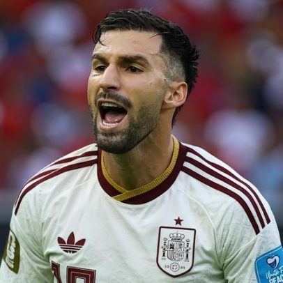Autor do gol se solidariza com Muslera após frango na Copa