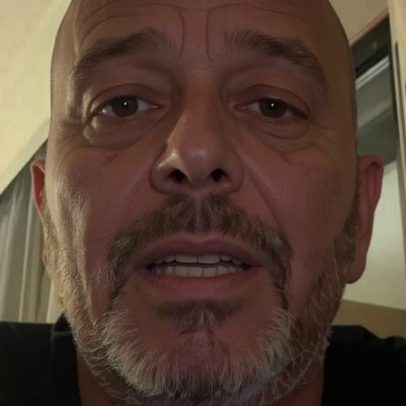 Alex Escobar revela resultado de exames após passar mal ao vivo