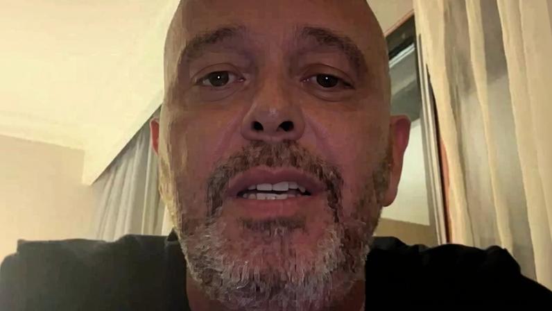Alex Escobar quebra silêncio após passar mal ao vivo e revela resultado de exames