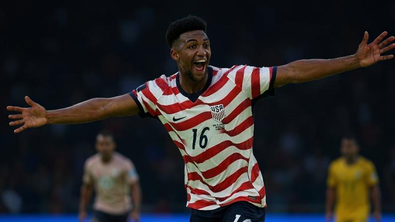 Alex Freeman comemora gol marcado pelos EUA contra a Austrália na Copa do Mundo